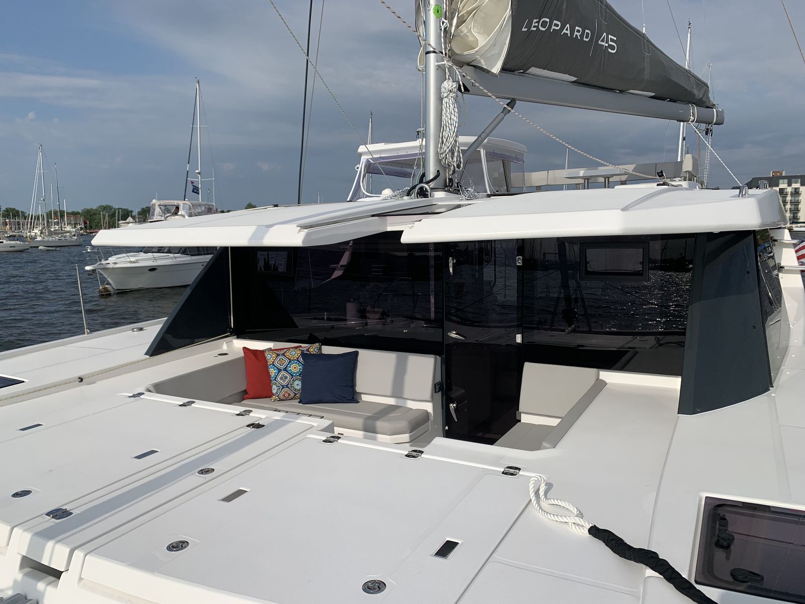 Forward cockpit lounge from the bow